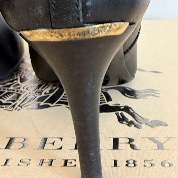 USED AUTHENTIC BURBERRY HERITAOE LOCK HAINAULT 85 ANKLE BOOT, BLACK, SIZE 6 - Picture 15 of 16